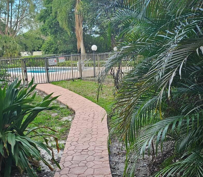 Fully Furnished, Beautiful, Spacious Two Bedroom Condo Lauderhill Exterior foto